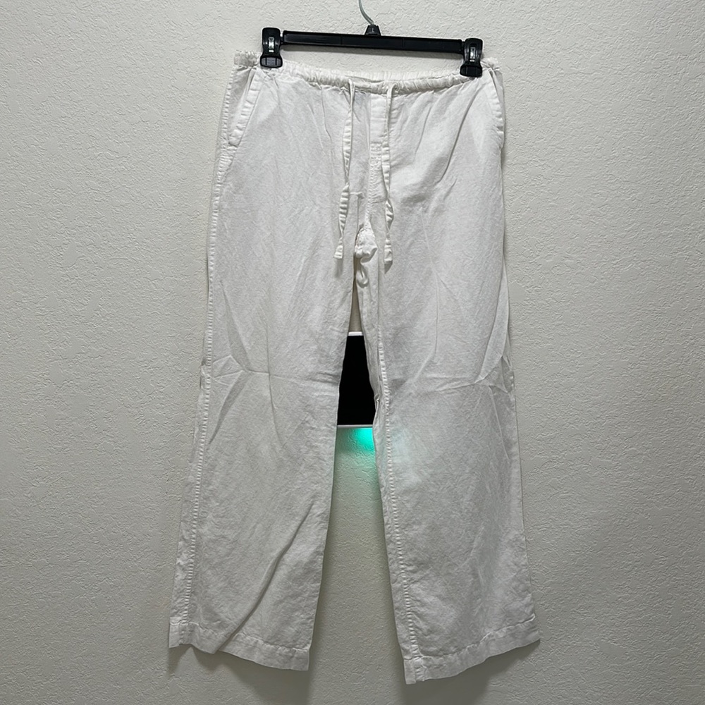 Women’s gap linen white size medium. New without tags